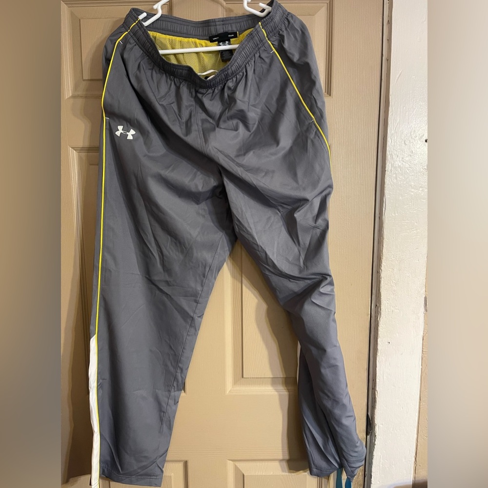 Under armor size large, all season gear, Slicky pants. Gray and yellow.